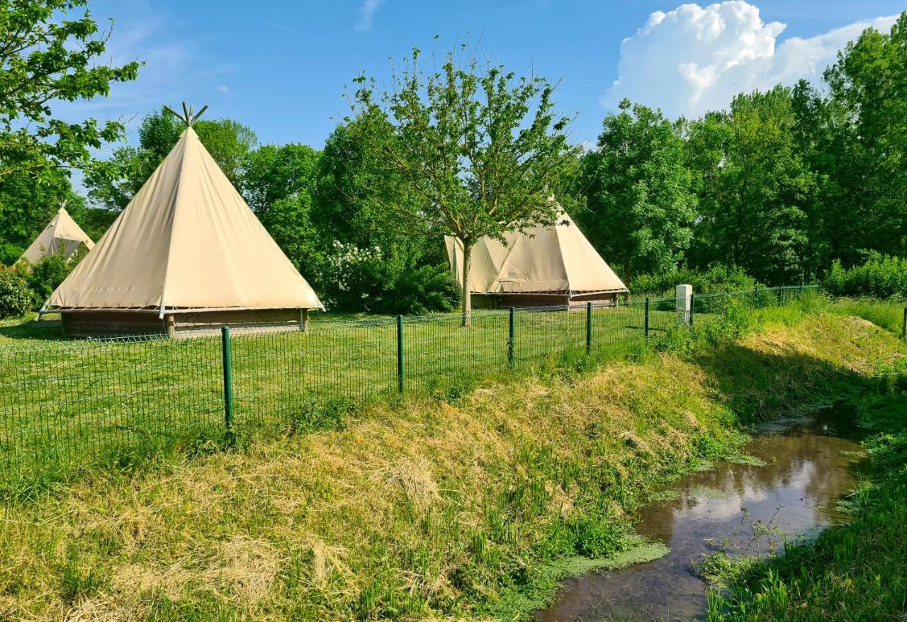 Resort & Camping - Val De Braye Besse-sur-Braye ภายนอก รูปภาพ