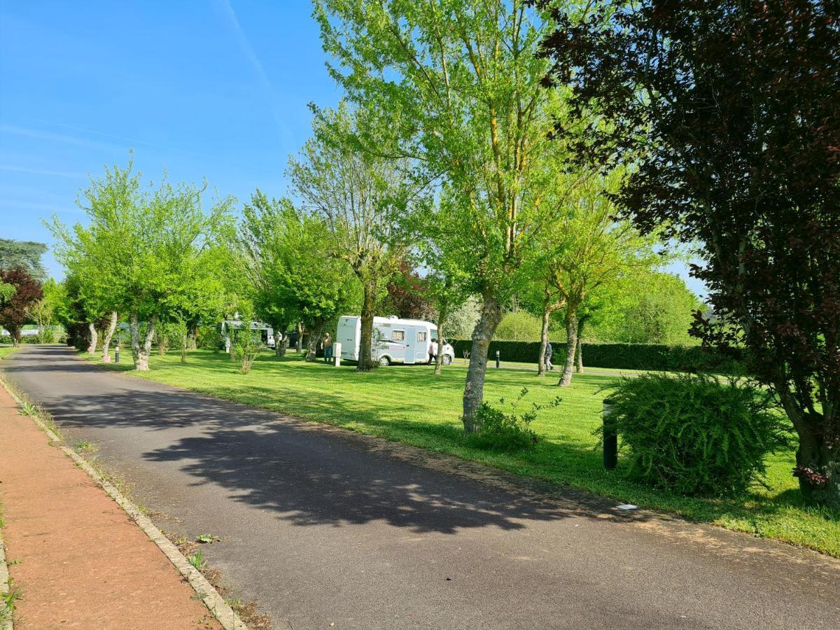 Resort & Camping - Val De Braye Besse-sur-Braye ภายนอก รูปภาพ