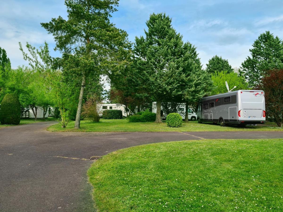 Resort & Camping - Val De Braye Besse-sur-Braye ภายนอก รูปภาพ