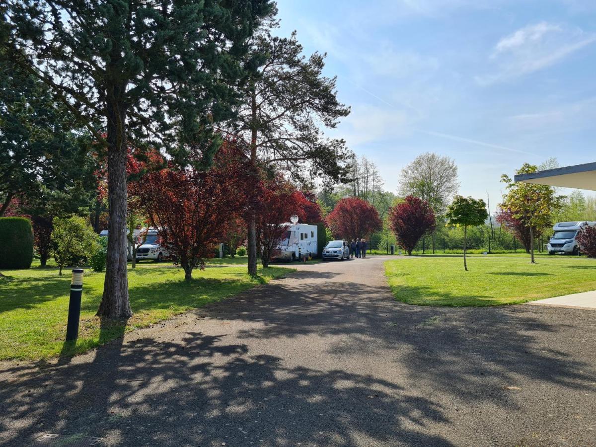 Resort & Camping - Val De Braye Besse-sur-Braye ภายนอก รูปภาพ