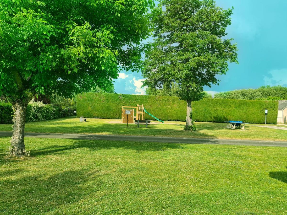 Resort & Camping - Val De Braye Besse-sur-Braye ภายนอก รูปภาพ